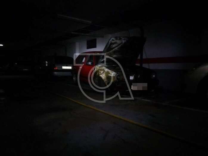 El vehículo incendiado (Foto TA)